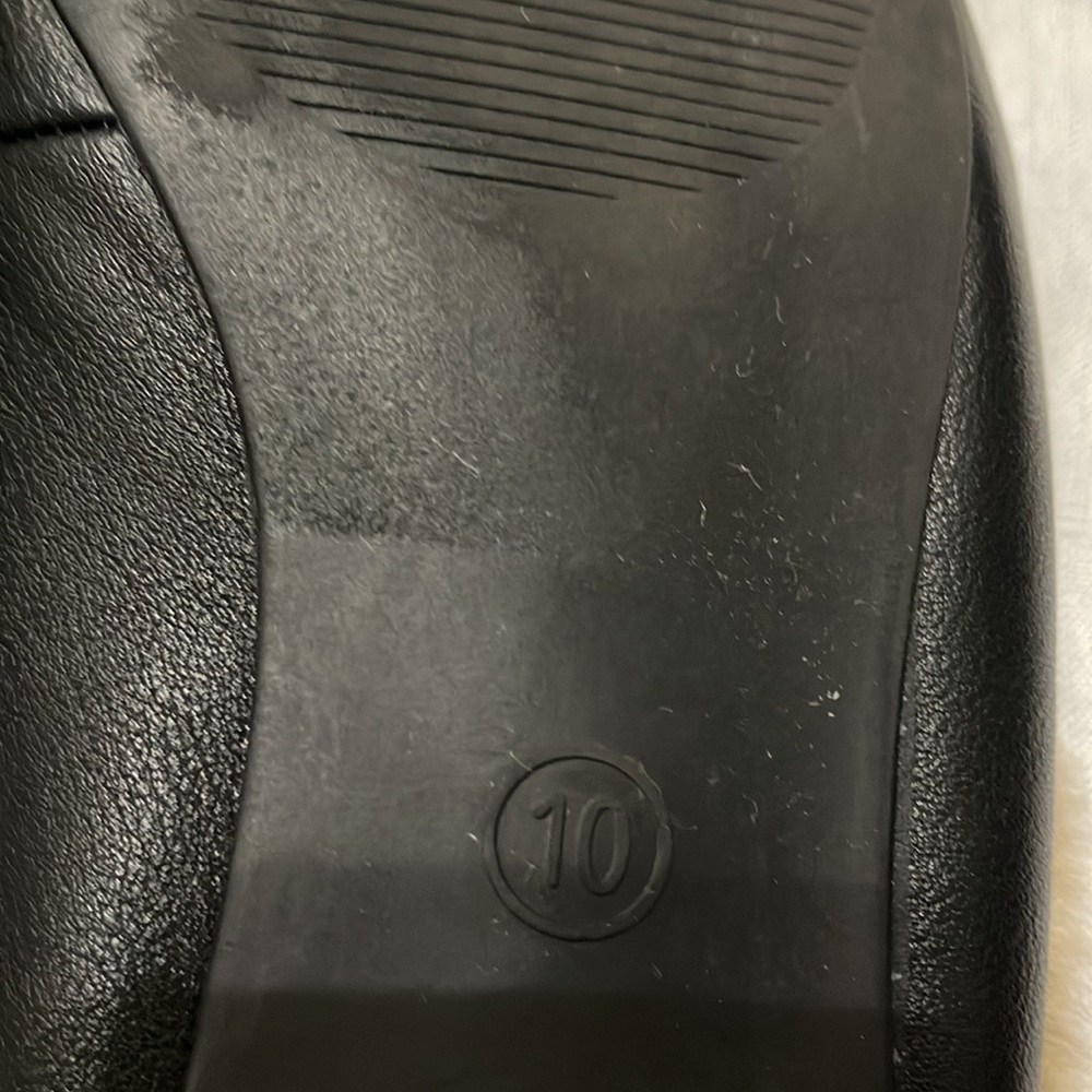 a. New day slip on shoes size 10 - Picture 6 of 7